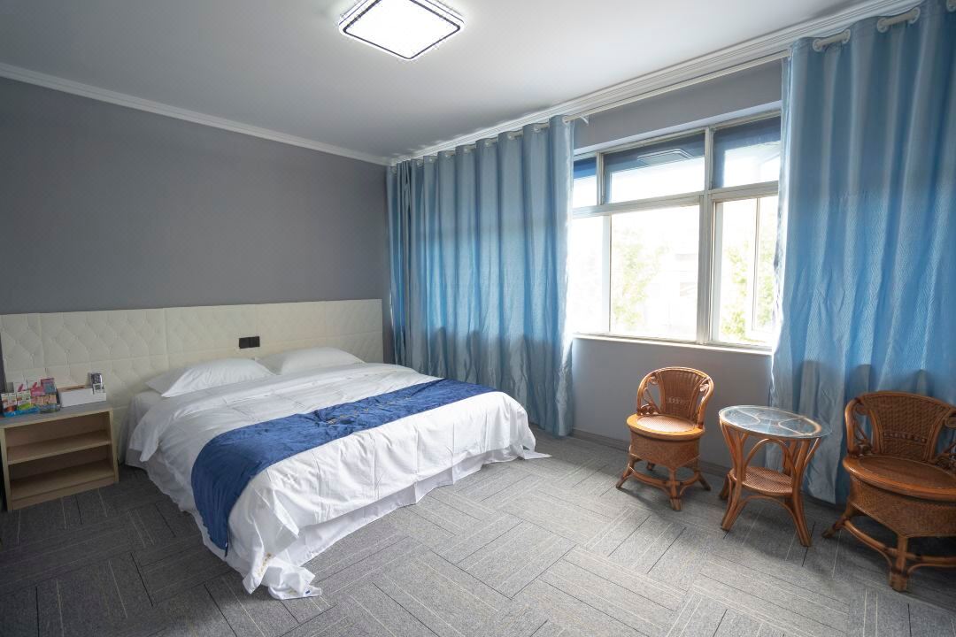 Guangde Zhongchao Theme Hotel