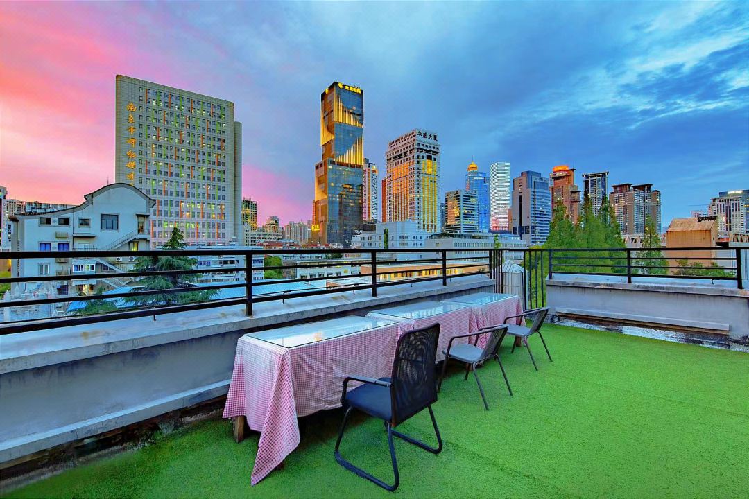 Greenland·Qbox Apartment (Xinjiekou Shanghai Road Metro Station)