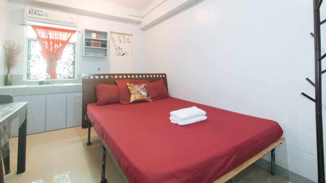 Budget Backpackers Transient House near NAIA by RedDoorz