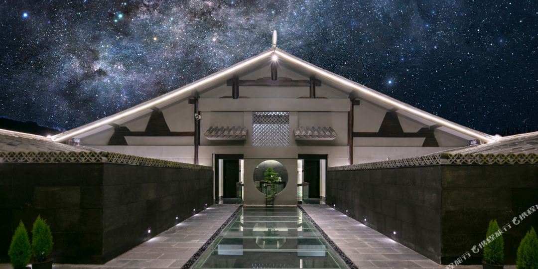 藤冲隔凡华里GLVAN温泉酒店