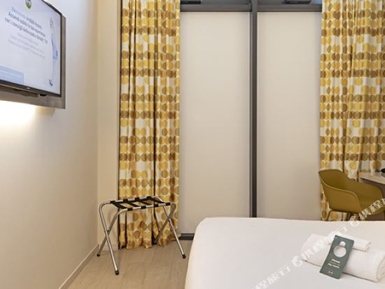 B&B Hotel Savona - Tap to explore photos