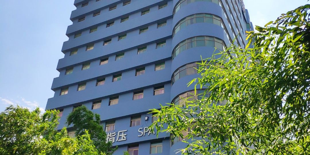 兴荣云居酒店(同集北路店)