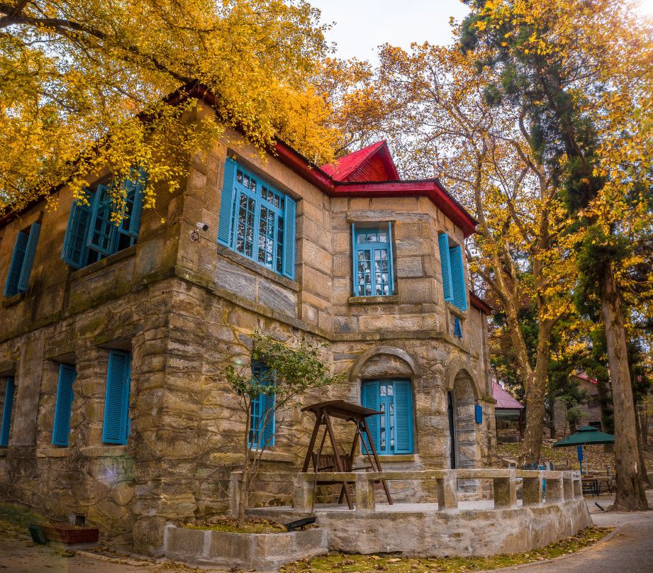 Lushan Qingyun Pavilion Villa (Guling Street Cableway Station Store)