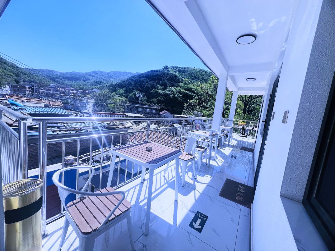 Miaofeng Spring Courtyard