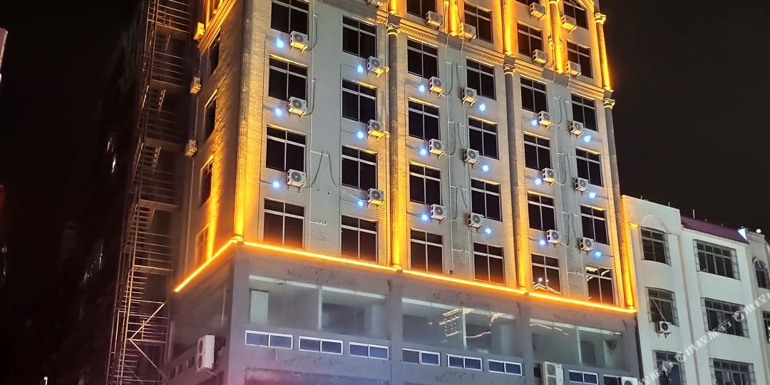 泰华酒店(火车站市府广场店)