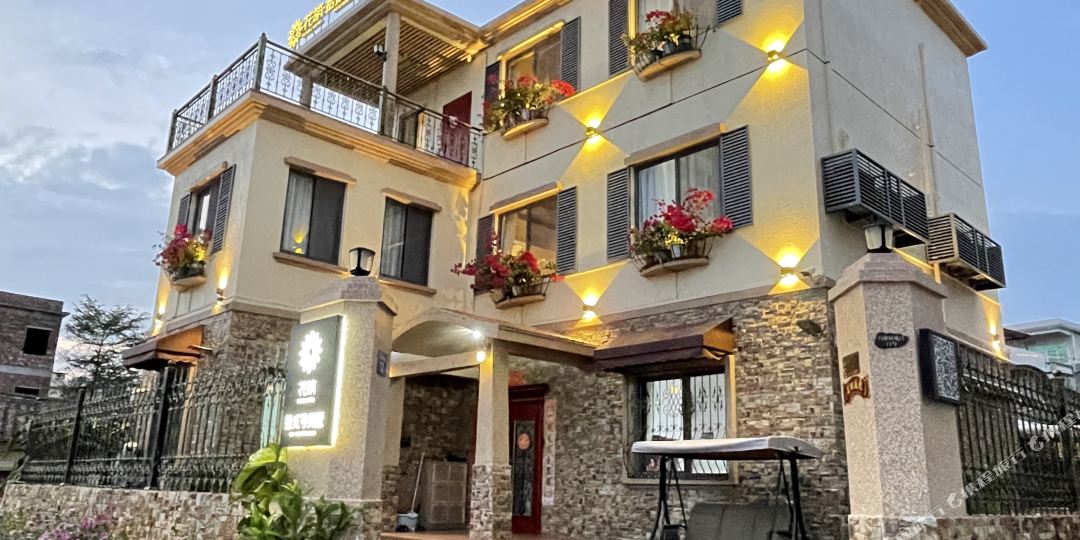龙海拾贰号墅北门(火山岛白塘湾店)