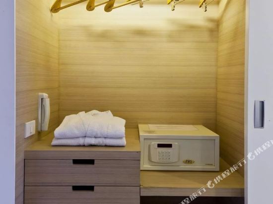Trinity Silom Hotel - Tap to explore photos
