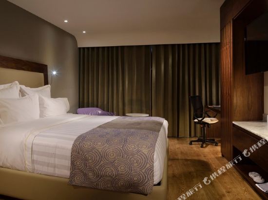 HS HOTSSON Hotel Silao - Tap to explore photos