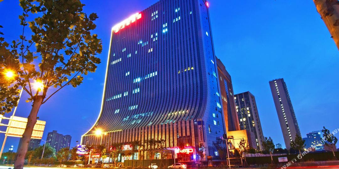 郑州铂岩酒店(郑州东站省骨科医院地铁站店)