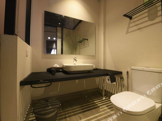 38PC Boutique Hotel - Tap to explore photos