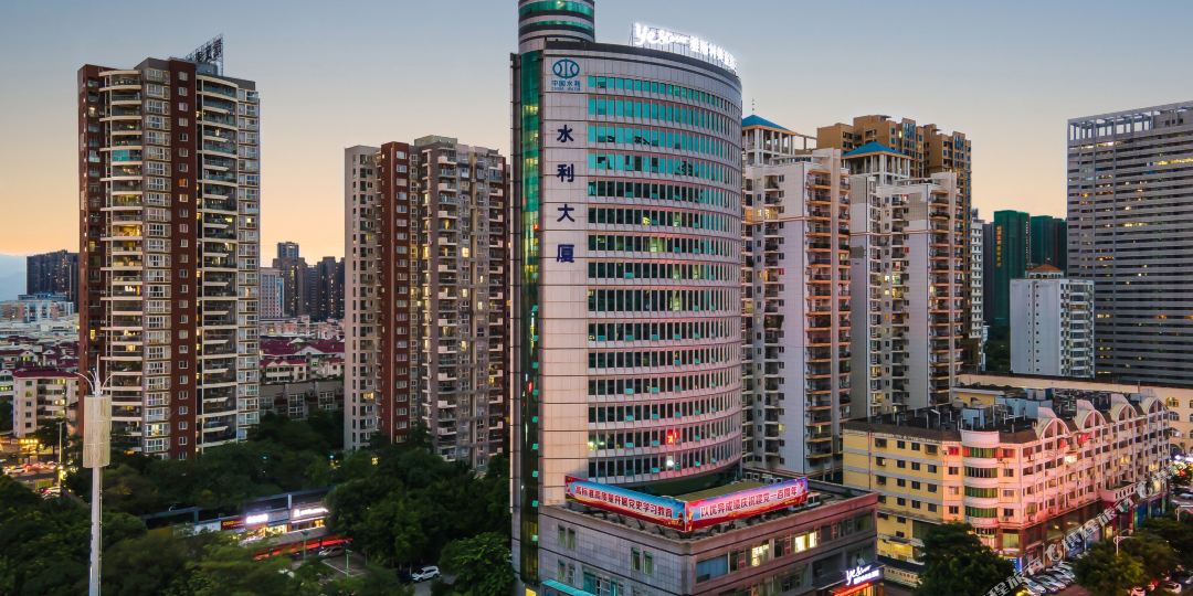 雅斯特美图酒店(贵港高铁站世纪广场店)