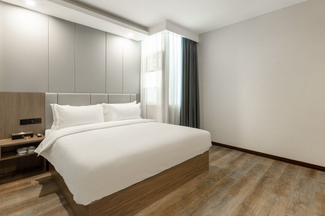Super 8 Hotel (Hangzhou Binkang Road Subway Station)