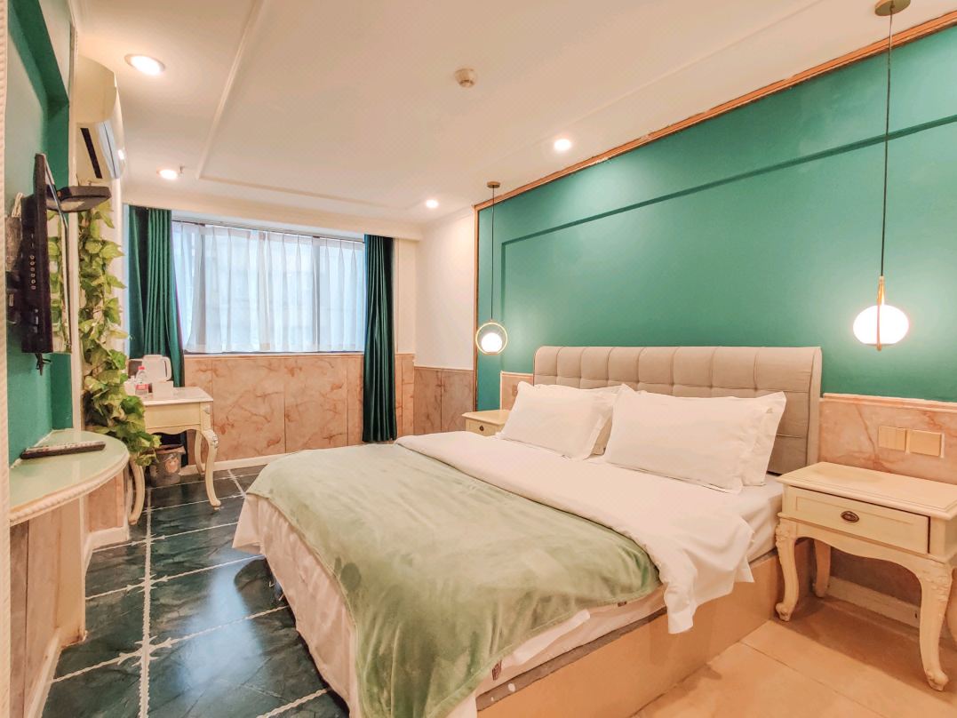 Xinghaohong Hotel (Chengdu Wenshuyuan Metro Station)