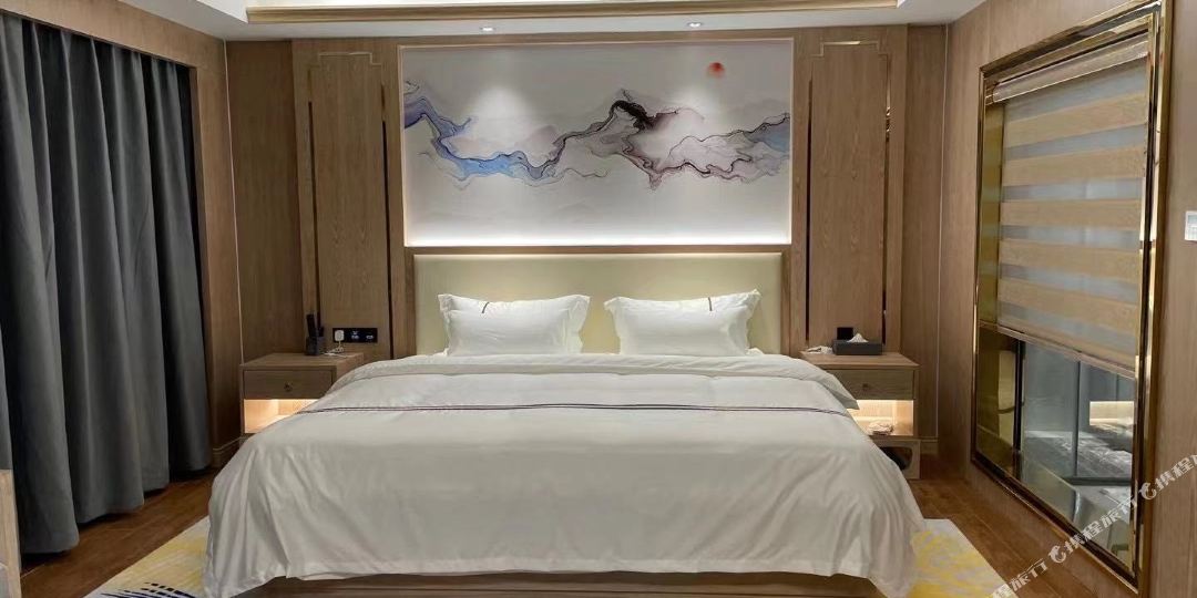 平南国鸿酒店