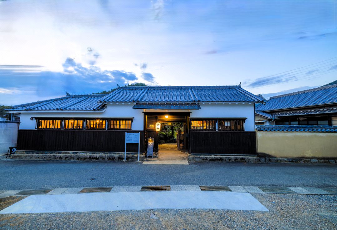 Tetsu-juro （former Ogunis residence） ,  Himeji Castles back parlor-like"400-year-old inn"