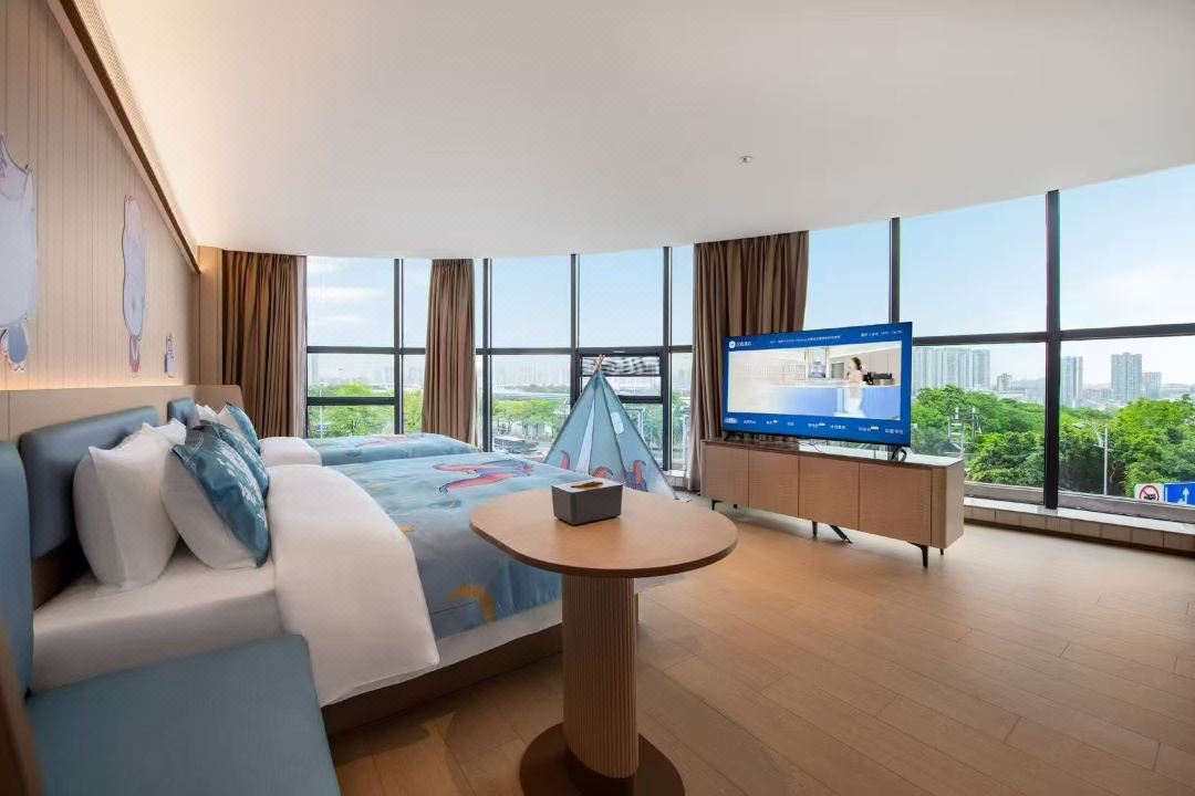 Yuelai Hotel (Shiqiaopu Subway Station)