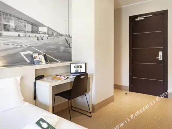 B&B HOTEL Bergamo City - Tap to explore photos