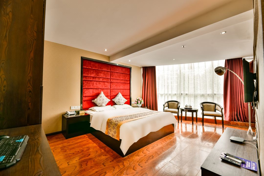 Parkson Jiayou Hotel (Kaili College)
