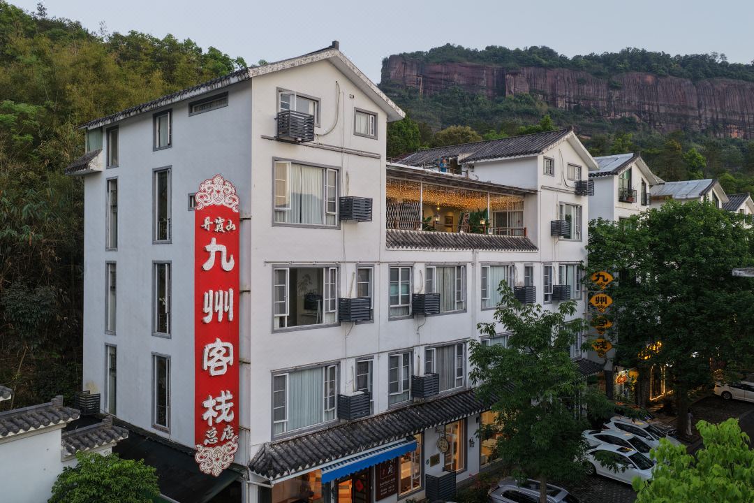 Jiuzhou Chinese Inn (Renhua Danxia Mountain Scenic Area)