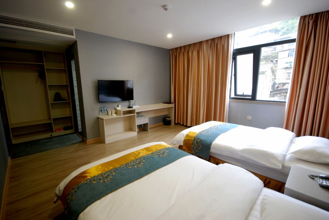 Ziyang Amber Hotel