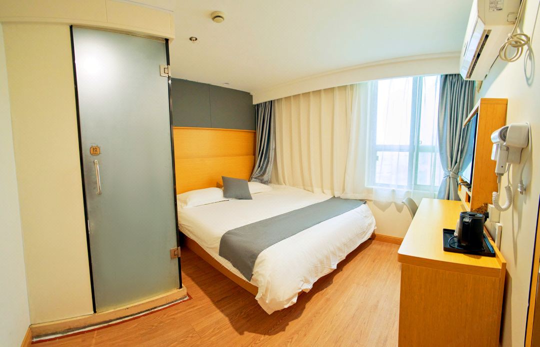 Zsmart Zhishang Hotel (Shanghai Chest Hospital Hongqiao Road Subway Station Branch)
