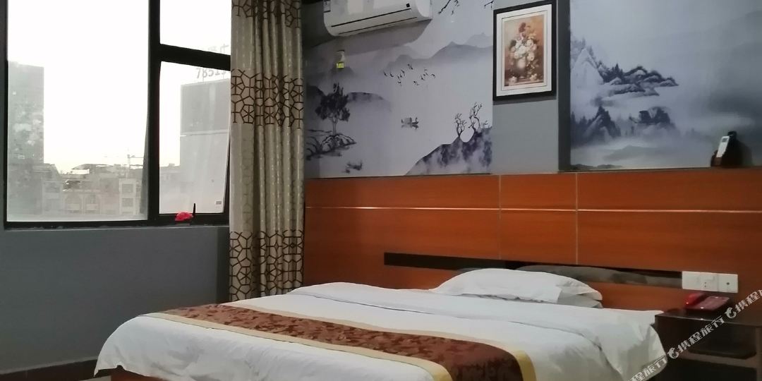 鸿雁酒店(平南县中心购物广场店)