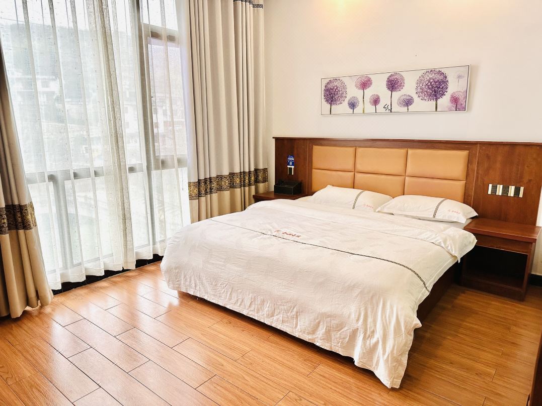 Furong Town mountain and views  inn