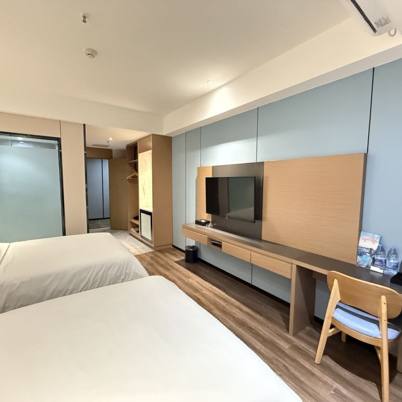 Jingjiang Holiday Hotel