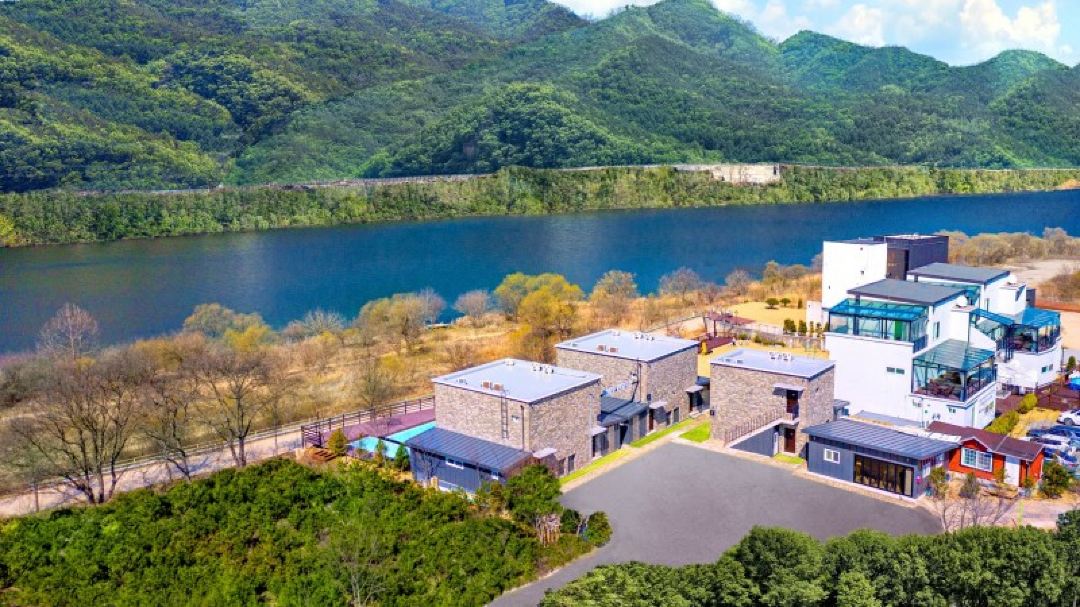 Chuncheon (Namiseom) River North Pool Villa