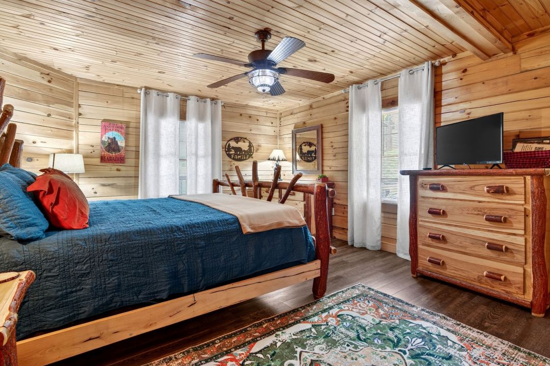 270 Black Bear 3 Bedroom Cabin by Redawning
