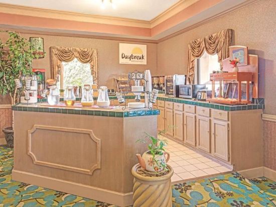 Days Inn & Suites by Wyndham Osceola AR - Tap to explore photos
