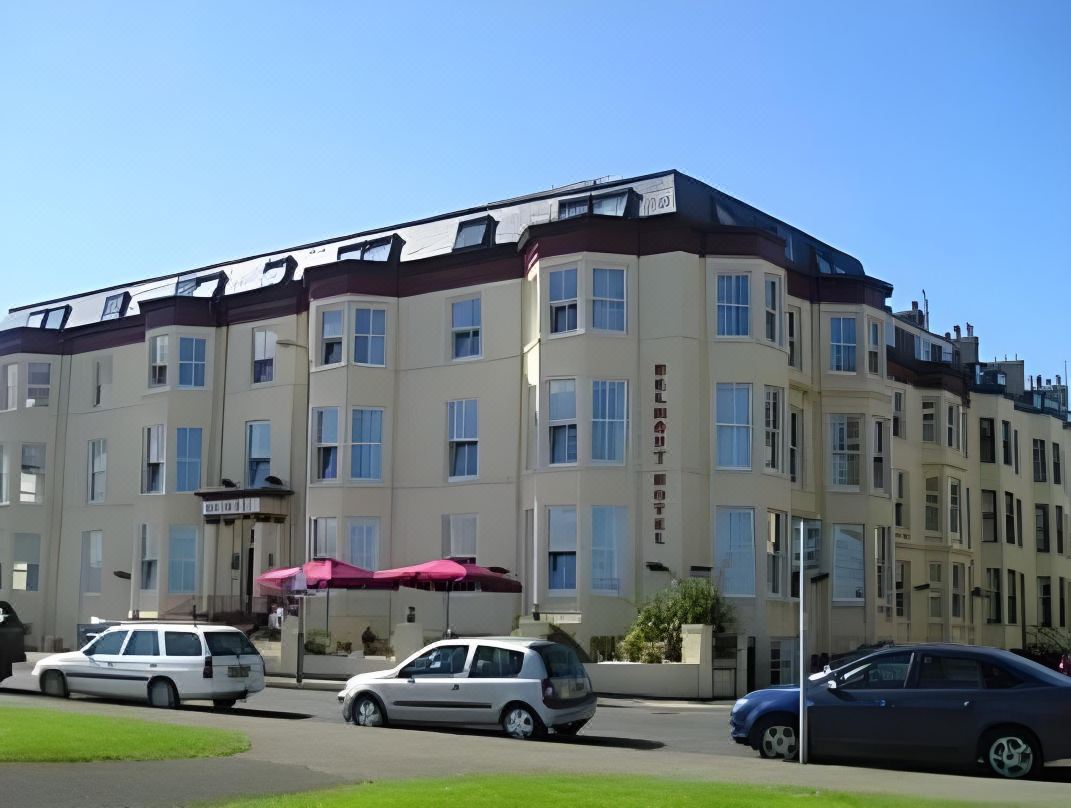 Delmont Hotel