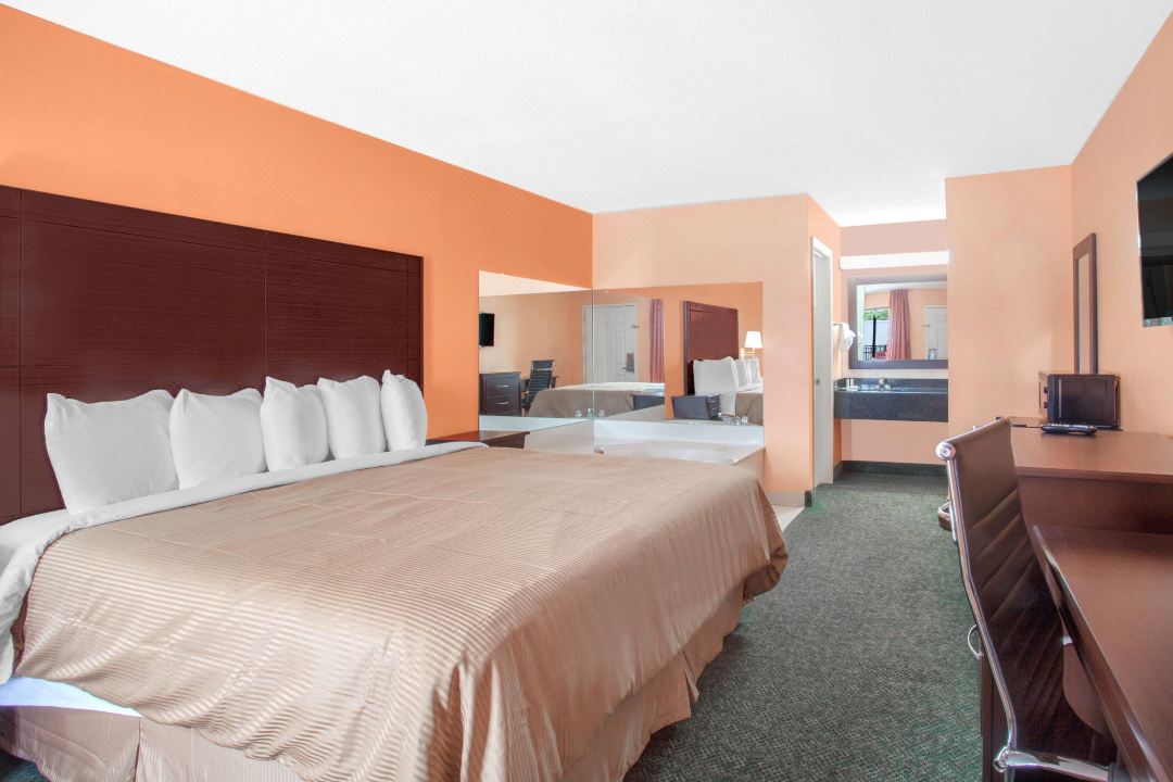 Days Inn by Wyndham Moulton