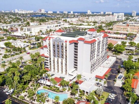 Embassy Suites by Hilton Fort Lauderdale 17th Street - Tap to explore photos