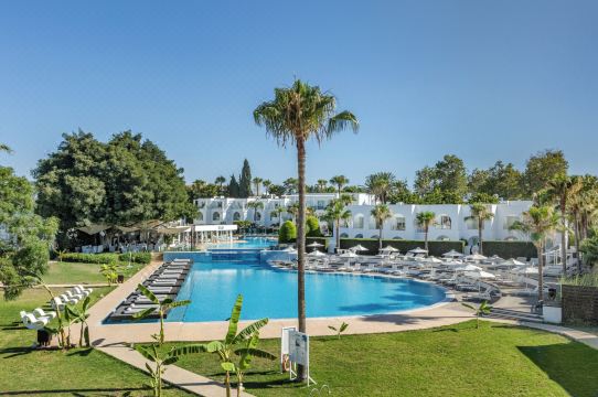 So White Club Resort