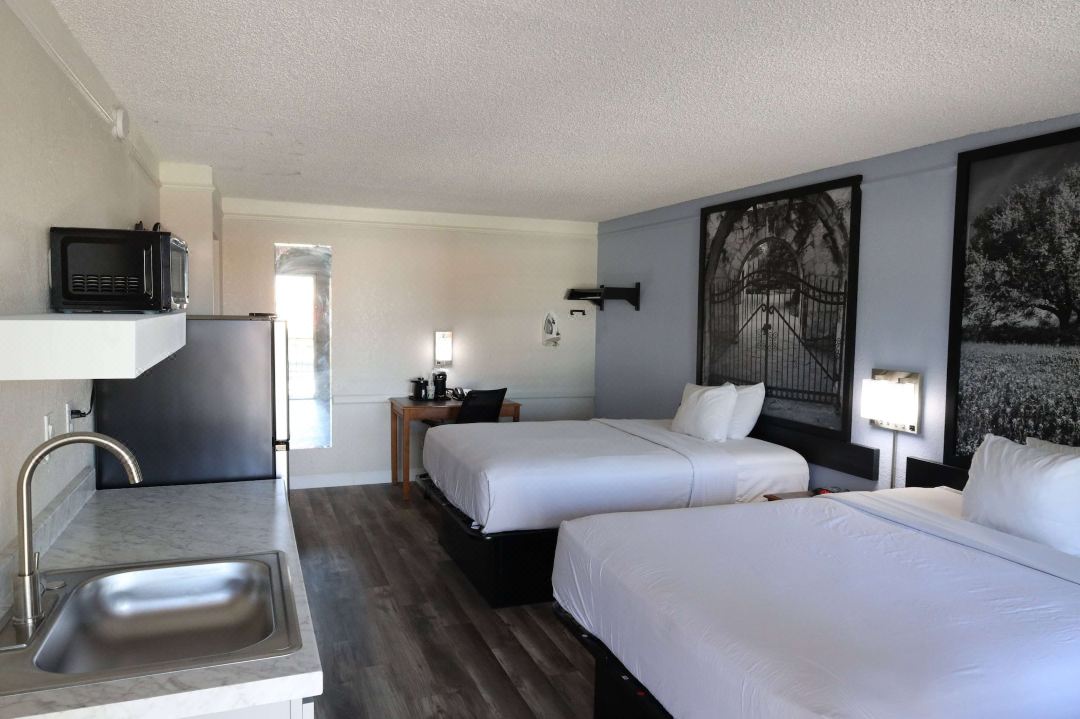Super 8 by Wyndham Austin South / I-35