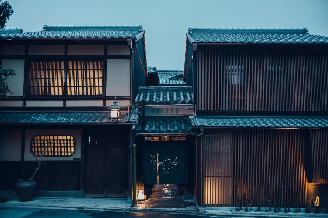 素和華