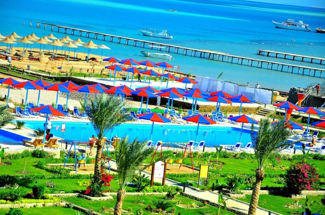 Hawaii Caesar Dreams Resort and Aqua Park - Families and Couples