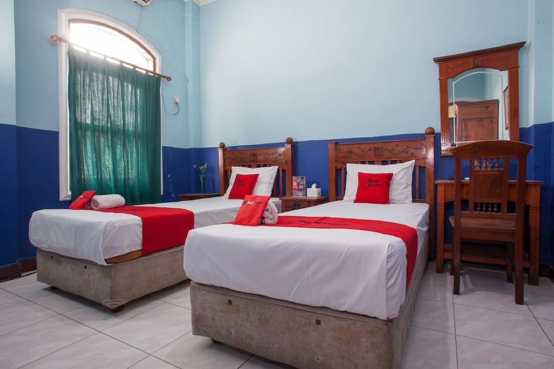 RedDoorz @ Genteng Surabaya 2