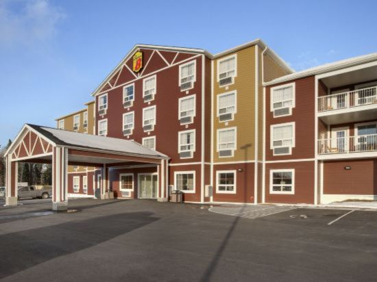 Super 8 by Wyndham Red Lake ON - Tap to explore photos