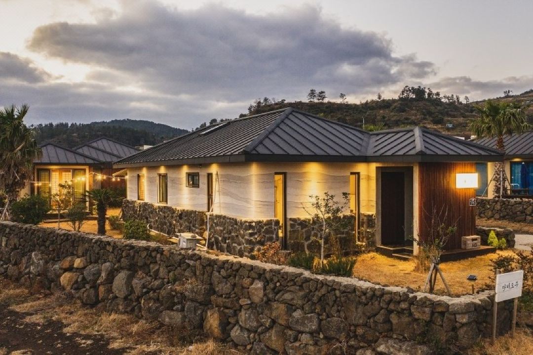 Buen camino pool villa