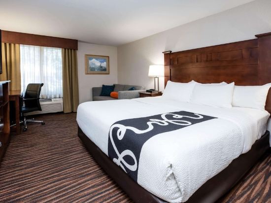 La Quinta Inn by Wyndham Bend - Tap to explore photos