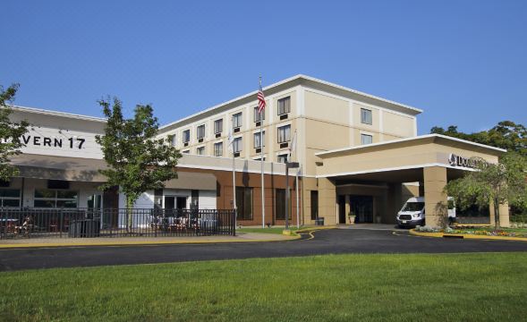 DoubleTree by Hilton Mahwah