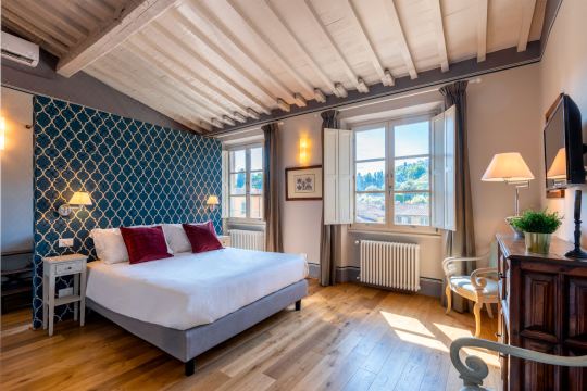 Impressive 4 bedroom apartment in front of Pitti Palace. Piazza Pitti I