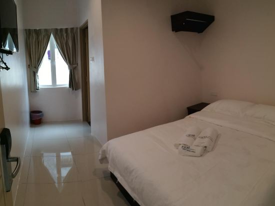First Guest House Cheras - Tap to explore photos