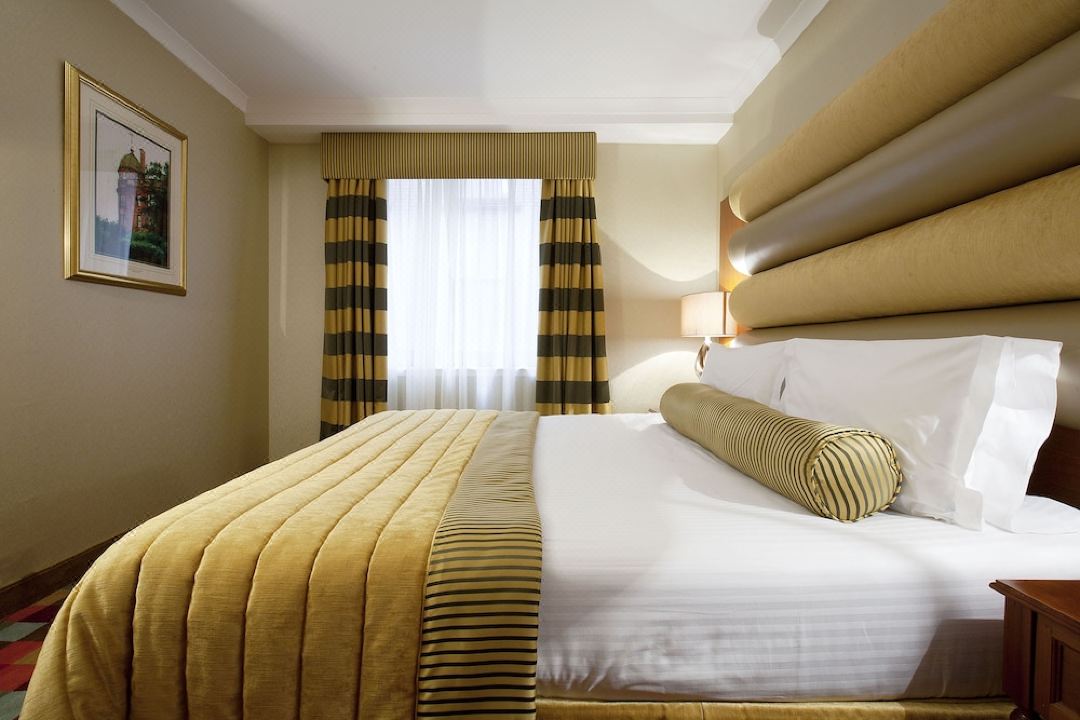 Carlton George Hotel