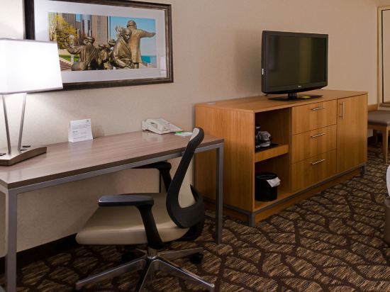 Holiday Inn Hotel & Suites WARREN - Tap to explore photos