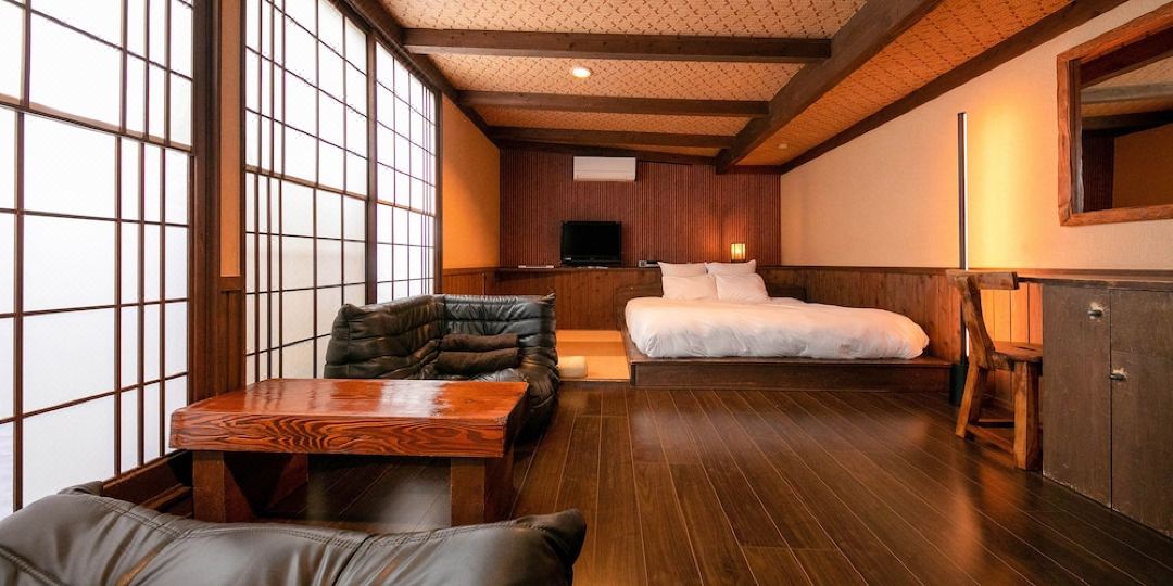 鶴屋旅館