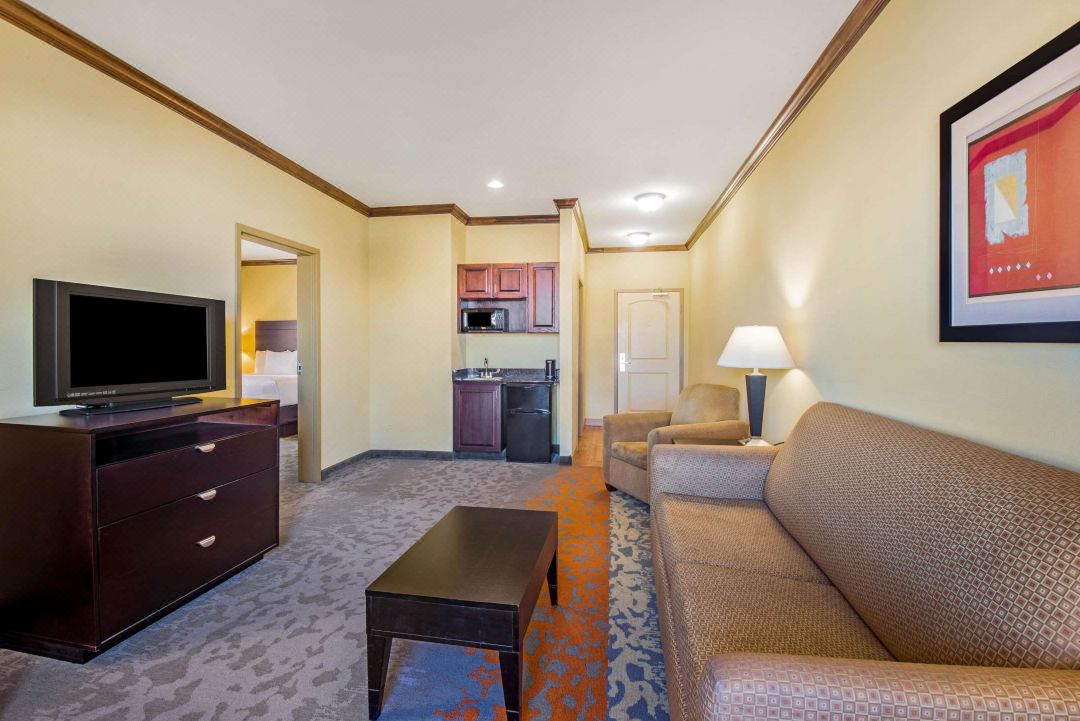 La Quinta Inn & Suites by Wyndham Eastland