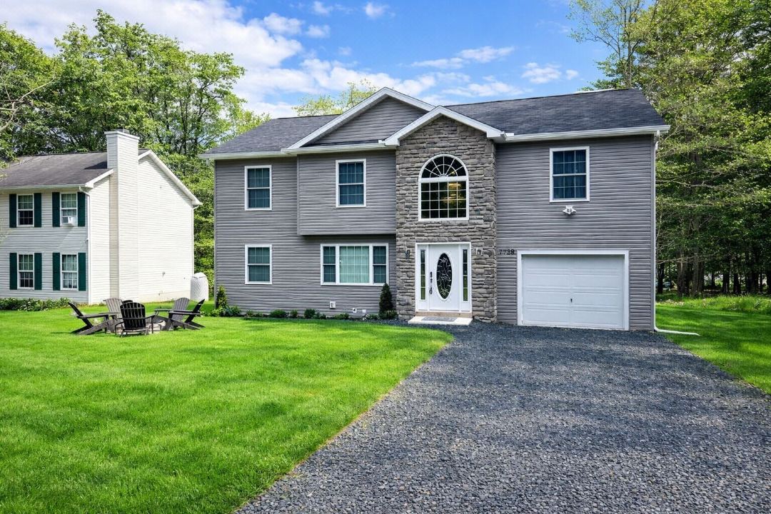 Luxury Retreat with Jacuzzi, Fire Pit and Playroom